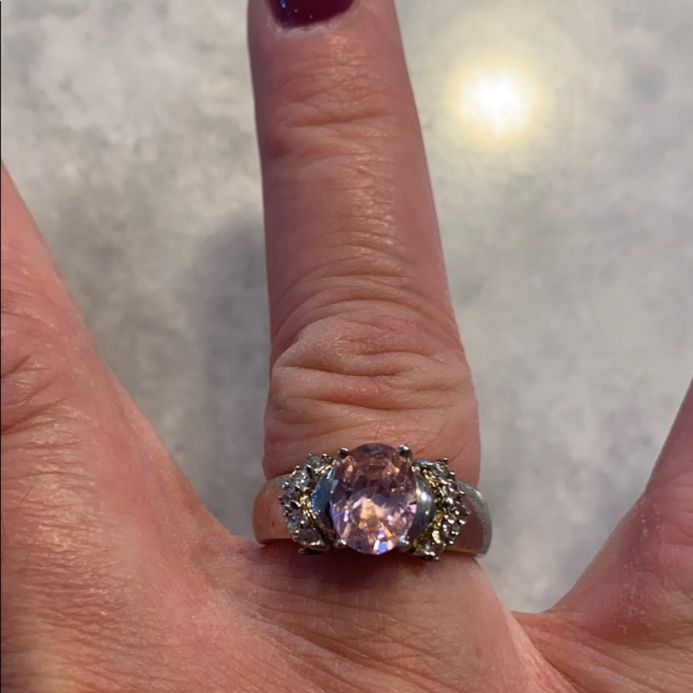Women’s costume ring .